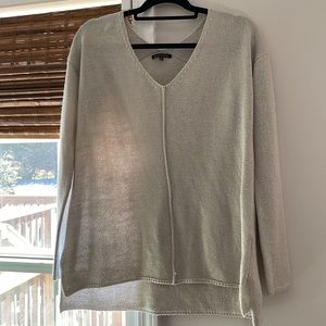 Long sleeved sweater lightweight